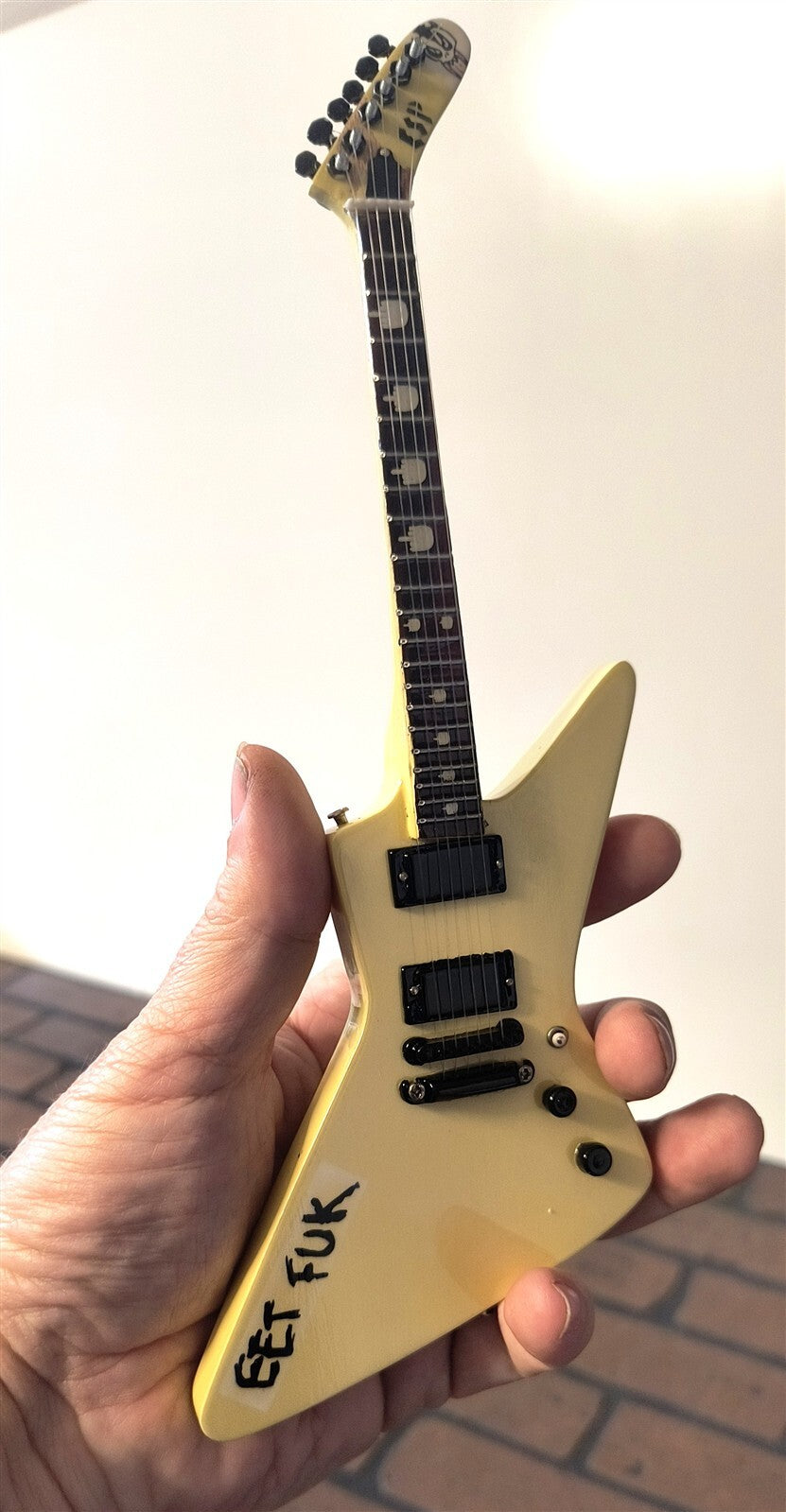 JAMES HETFIELD (Metallica) -eet fuk ESP MX-220 1:4 Scale Guitar