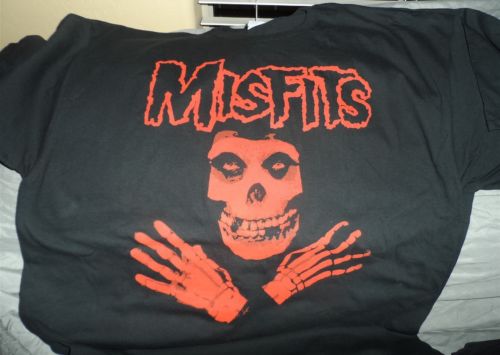 THE MISFITS - Red Crimson Ghost T-Shirt ~Brand New / Never Worn~ S
