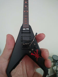 KERRY KING (Slayer) -Dean Axe V Licensed 1:4 Scale Replica Guitar ~Axe Heaven