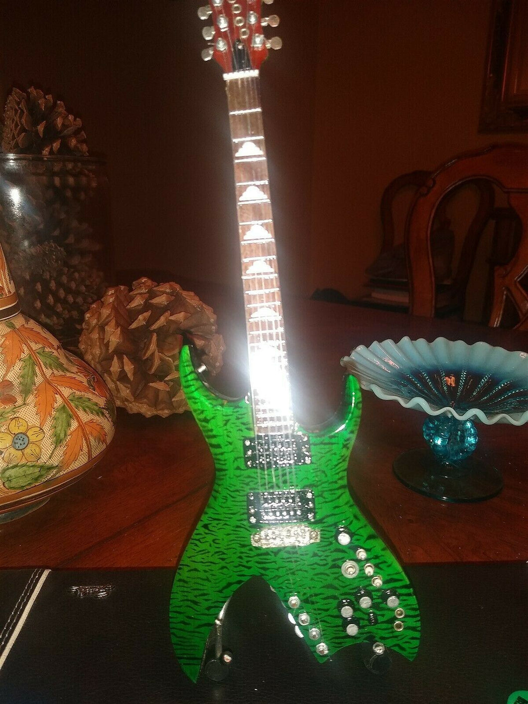 Slash - Signature Green B*tch 1:4 Scale Replica Guitar ~Axe Heaven~