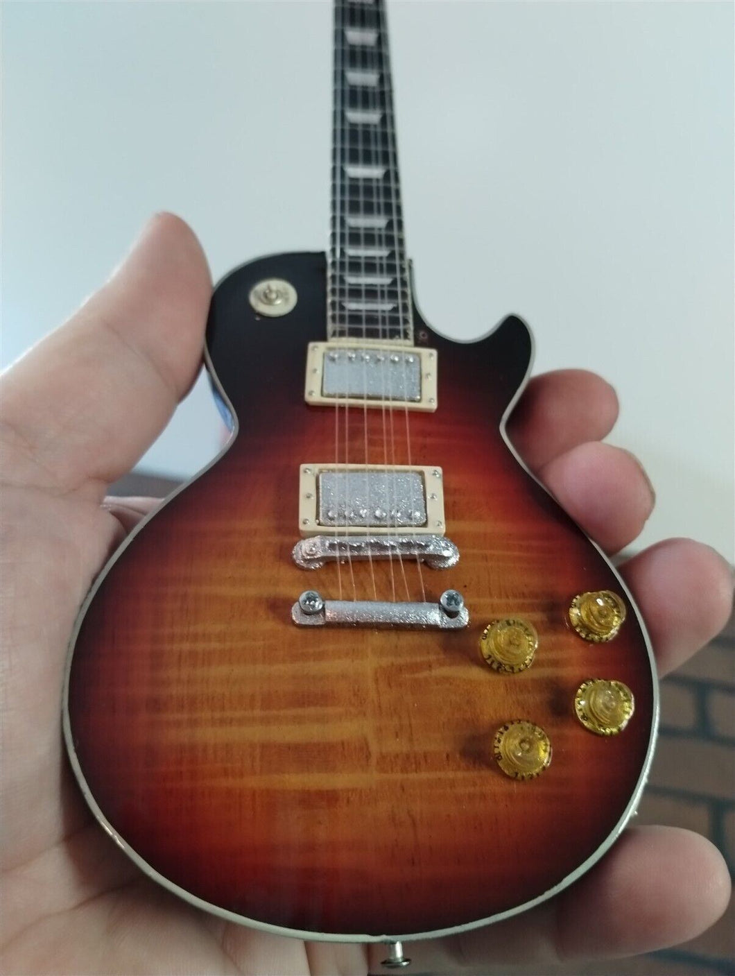 duane allman tobacco burst DUANE ALLMAN GIBSON Les Paul Tobacco Burst 1:4 Scale Replica Guitar ~A – DV Multimedia LLC duane allman tobacco burst DUANE ALLMAN GIBSON Les Paul Tobacco Burst 1:4 Scale Replica Guitar ~A – DV Multimedia LLC