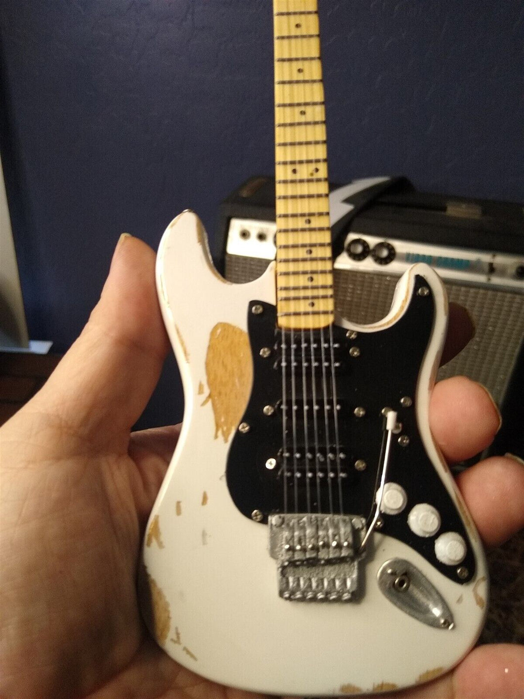 MICK MARS-Distressed Signature White Strat 1:4 Scale Replica Guitar ~Axe Heaven~