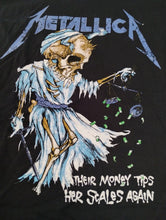 Load image into Gallery viewer, METALLICA - Doris Tips Her Scales Men&#39;s T-shirt ~Licensed / Never Worn~M L XL XL