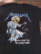 Load image into Gallery viewer, METALLICA - Doris Tips Her Scales Men&#39;s T-shirt ~Licensed / Never Worn~M L XL XL