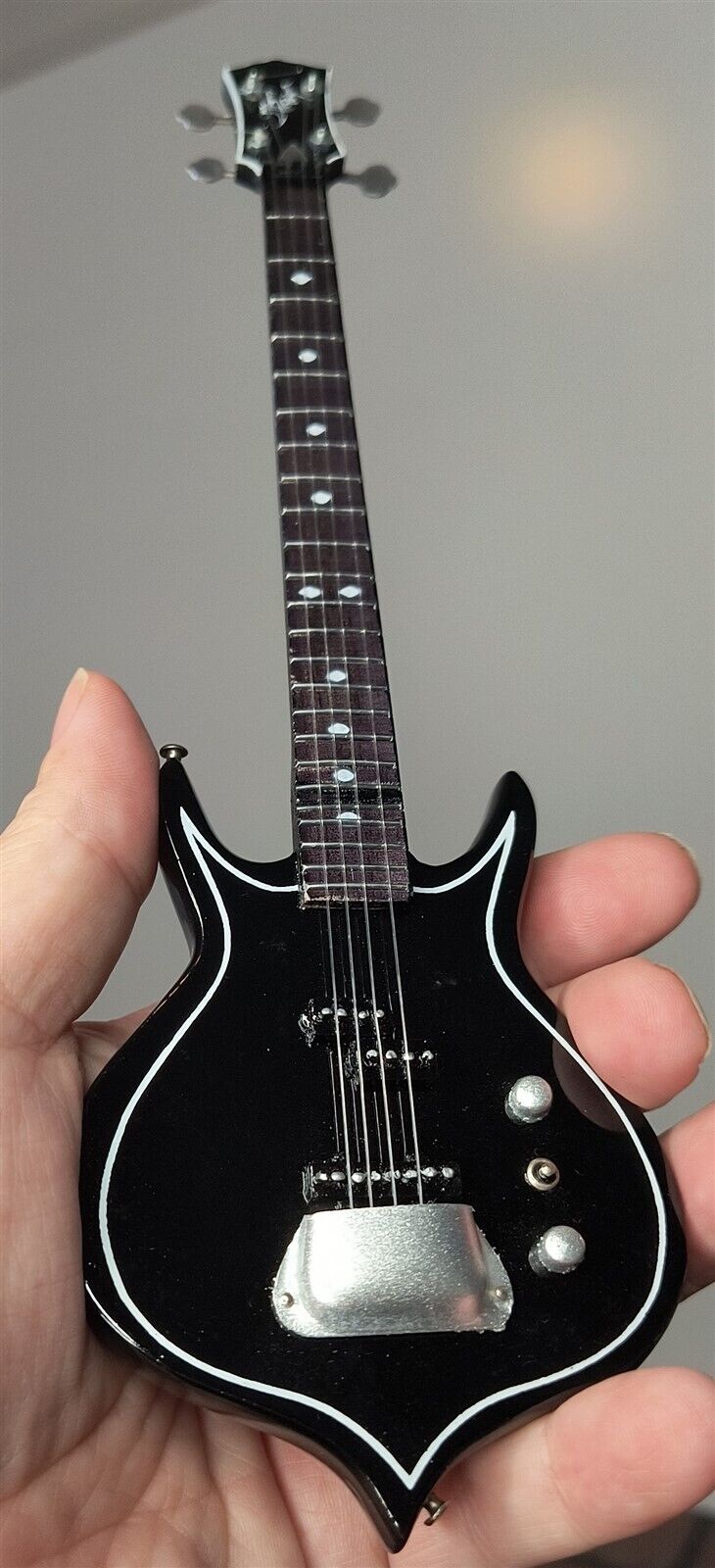 GENE SIMMONS -Signature Punisher 1:4 Scale Replica Bass Guitar ~Axe Heaven~