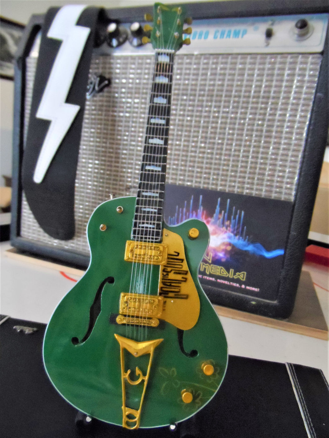BONO - Gretsch Irish Falcon G6136 