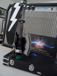 GENE SIMMONS (KISS) - Axe Replica Bass 1:4 Scale Guitar ~Axe Heaven