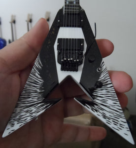 Kirk Hammett Death Magnetic V 1:4 Scale Replica Guitar ~Axe Heaven