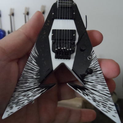 Kirk Hammett Death Magnetic V 1:4 Scale Replica Guitar ~Axe Heaven