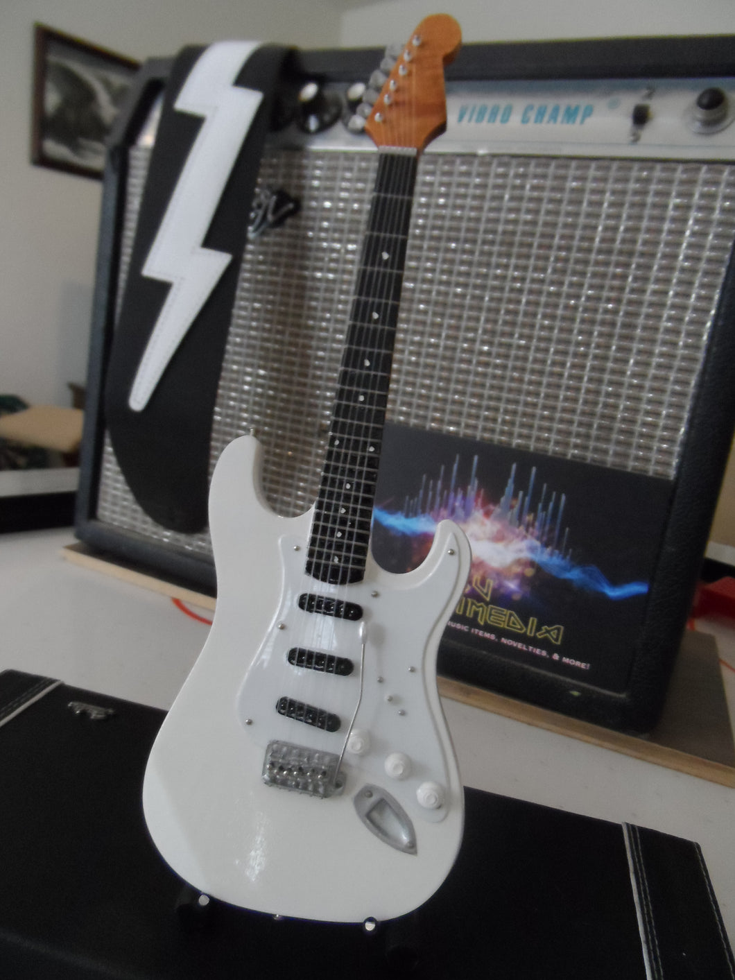RITCHIE BLACKMORE-Fender Stratocaster Olympic White 1:4 Scale Replica Guitar~New