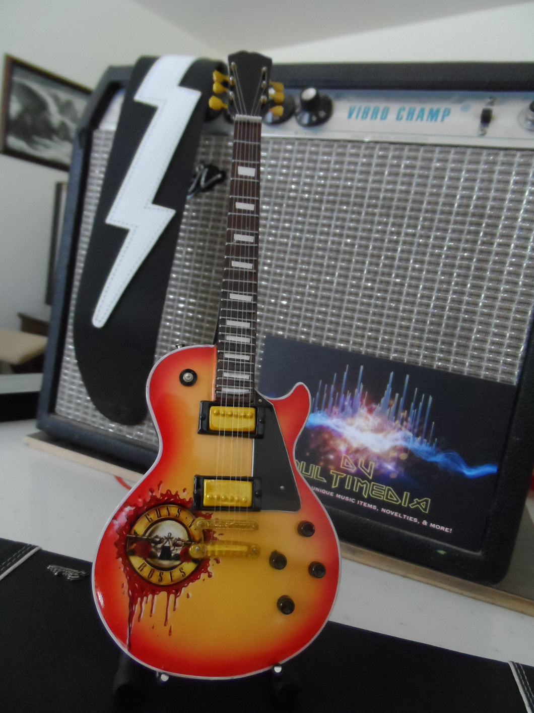 GUNS 'N' ROSES Sunburst Tribute 1:4 Scale Replica Guitar ~New