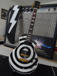 ZAKK WYLDE - White Bullseye 1:4 Scale Replica Guitar ~Brand New~