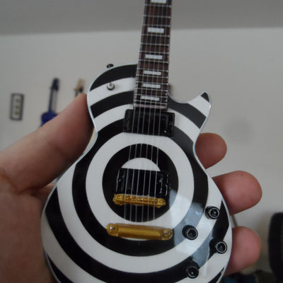 ZAKK WYLDE - White Bullseye 1:4 Scale Replica Guitar ~Brand New~
